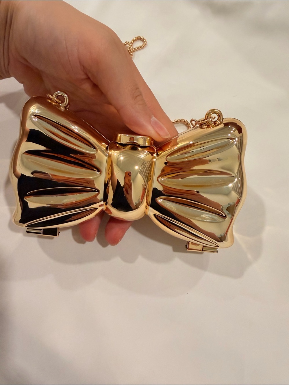 Gold Bow-Shaped Chain Mini Bag - Picture 6 of 10